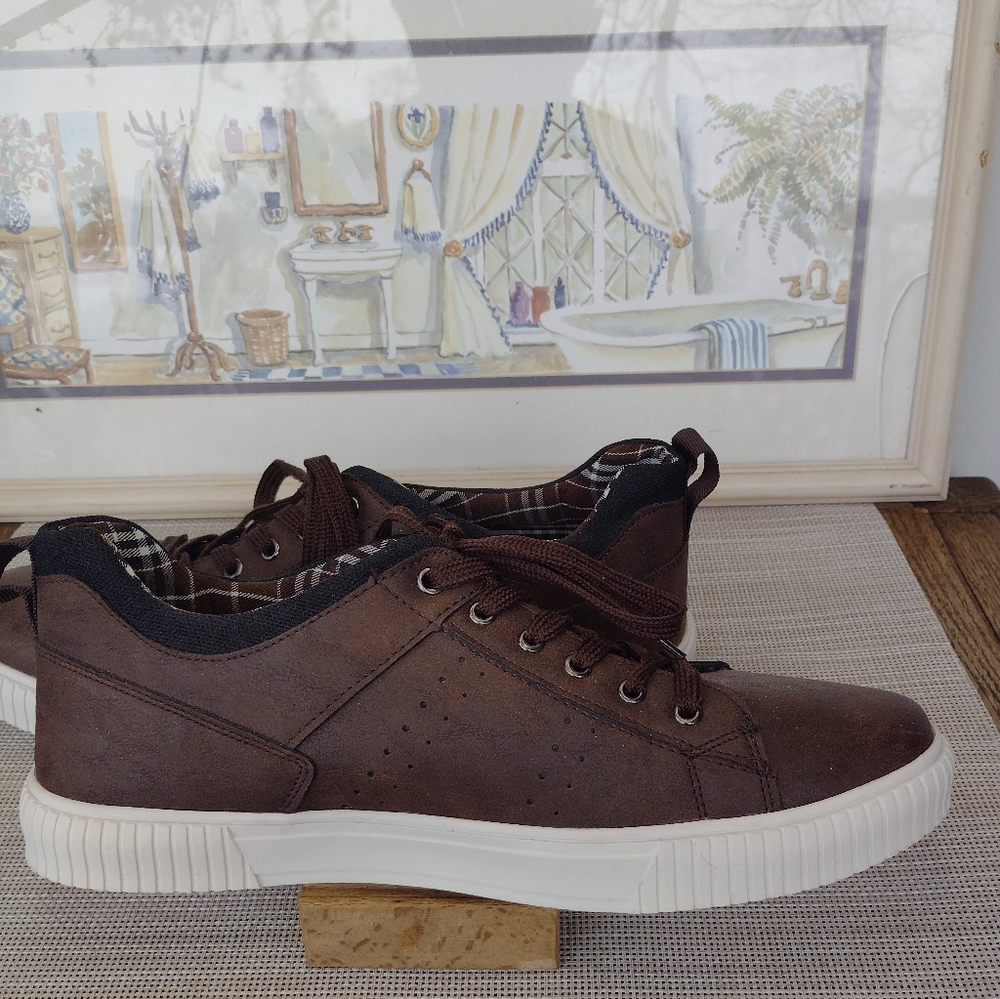 Muk Luks Dark Brown Faux Leather Casual Shoes. Size 11. Excellent Condition. - Picture 2 of 9